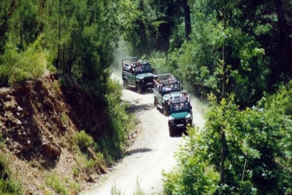 Jeep Safari From Side