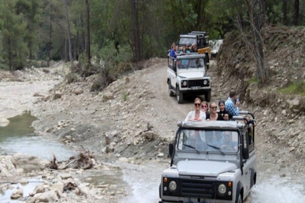 Jeep Safari From Side