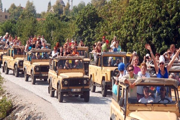 Jeep Safari From Side